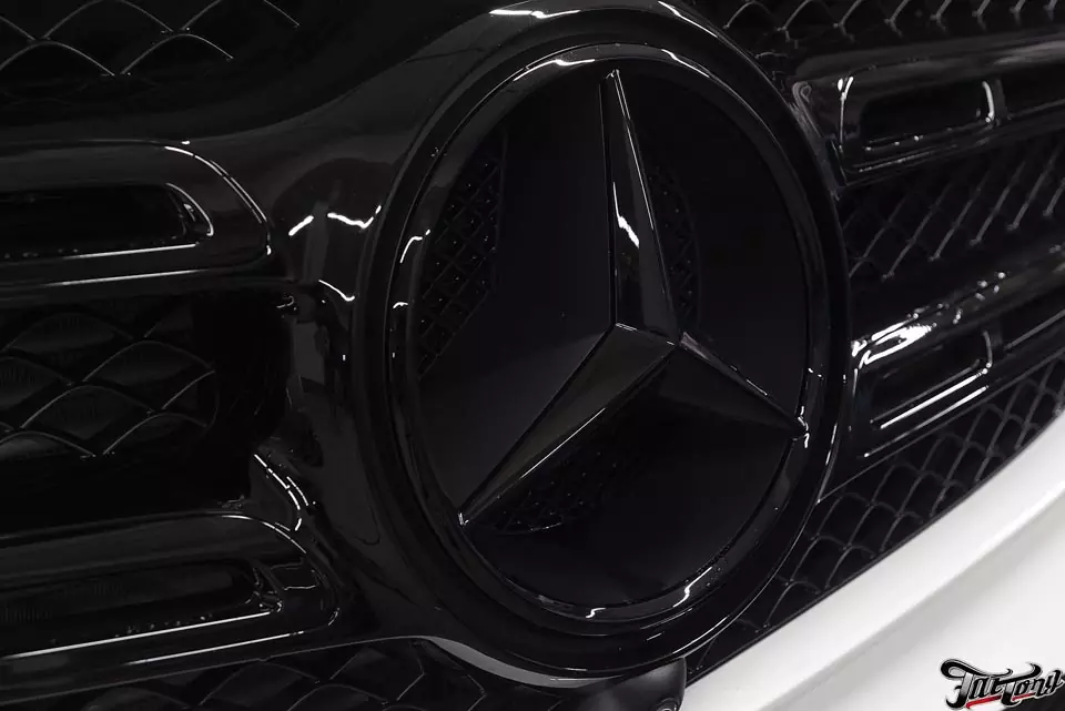 Mercedes GLS. Окрас хромированных элементов кузова в черный глянец (антихром).